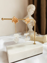 將圖片載入圖庫檢視器 Floral Ice Cubes Earrings

