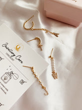 將圖片載入圖庫檢視器 Pearl Initial Earring
