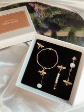 將圖片載入圖庫檢視器 Honey Bee Earrings
