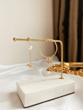 將圖片載入圖庫檢視器 Honey Bee Earrings
